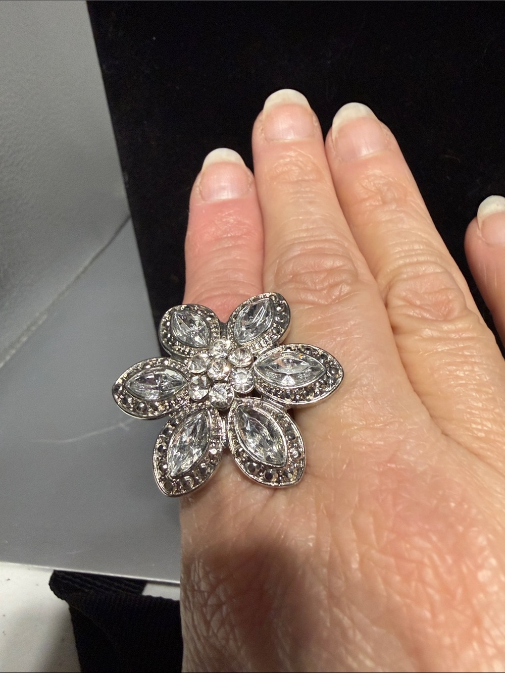 Rectangular and Floral Cocktail Rings - Picture 5 of 6